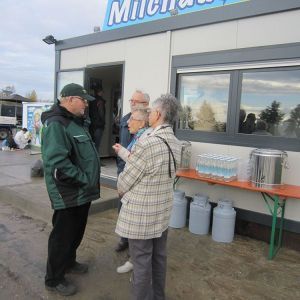 Eröffnung Milchautomat Grosszschocher