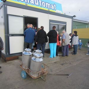 Eröffnung Milchautomat Grosszschocher