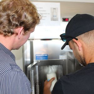 Eröffnung Milchautomat Kitzen